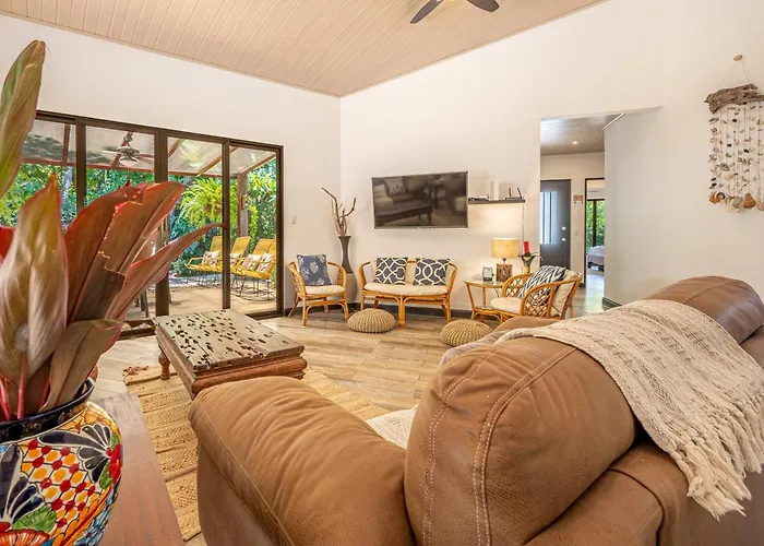 Pool & Large Patio: Playa Carrillo 3br Family Hébergement de vacances