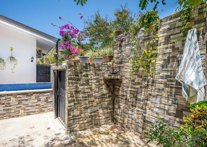 Pool & Large Patio: Playa Carrillo 3br Family Hébergement de vacances *